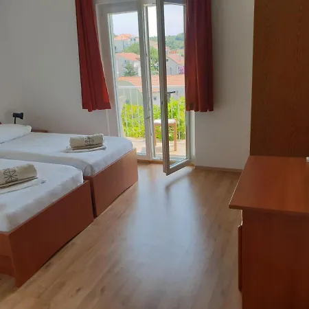 Luka's & Hostel Hvar Town