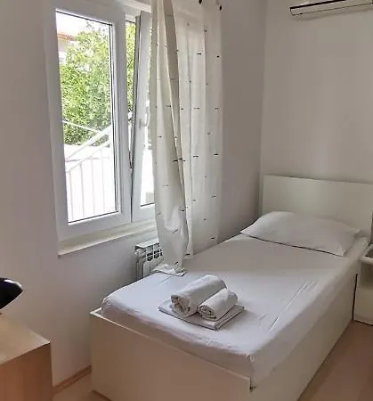Luka's & Hostel
