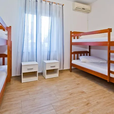 Luka's & Hostel