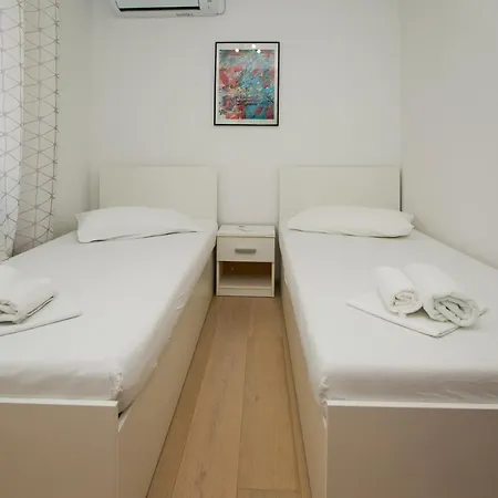 Hostel Luka's &