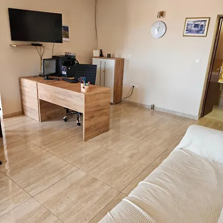 Hostel Luka's & *