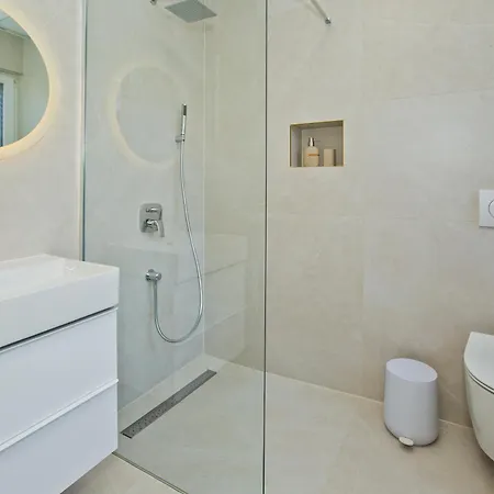 Luka's & Albergue