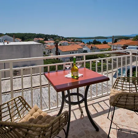 Albergue Luka's & Hvar Town