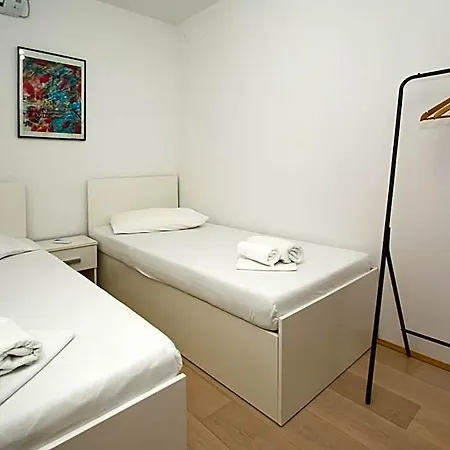 Luka's & Albergue *