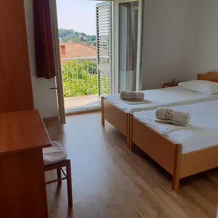 Luka's & Hostel *