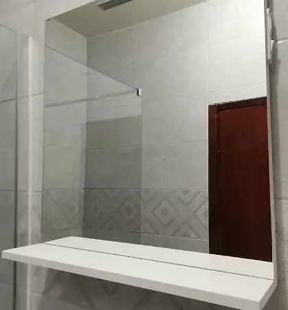 بيت شباب Luka's & *