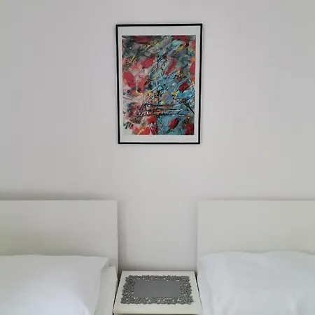 Luka's & אכסניה