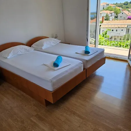 Hostel Luka's & Χβαρ