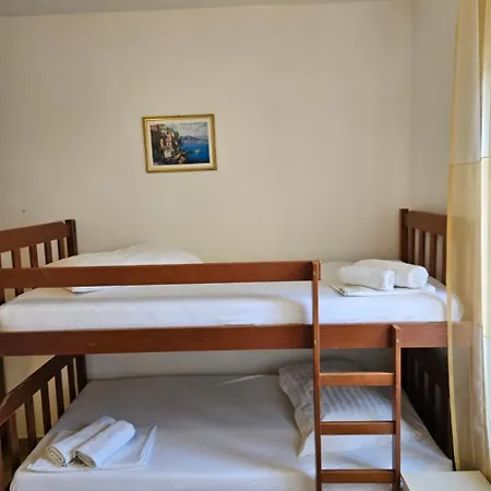 Hostel Luka's & Χβαρ